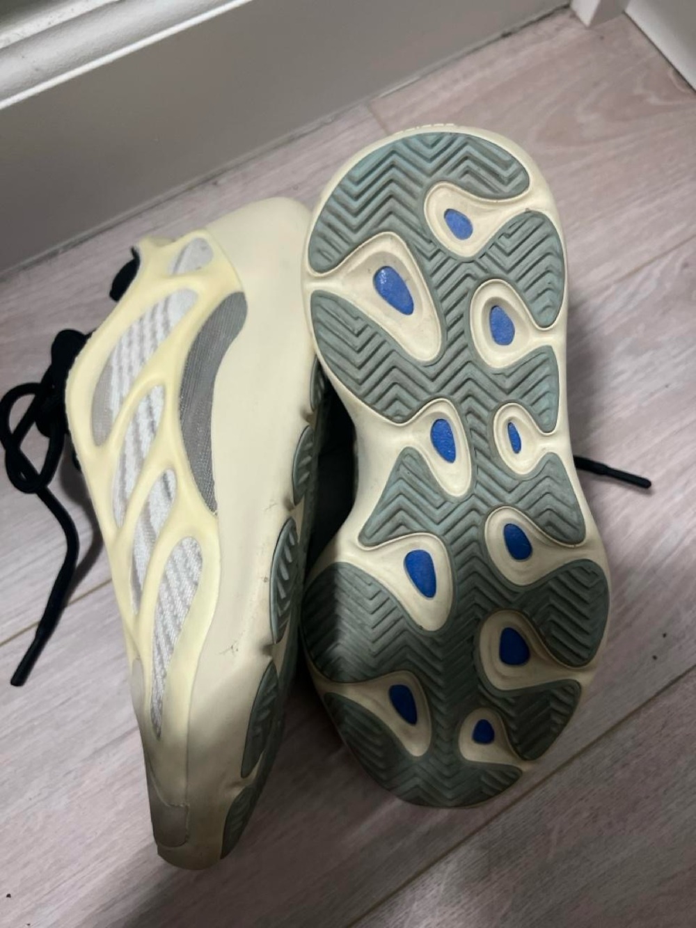 Yeezy 700 V3 Butter Sneakers • Size 5W